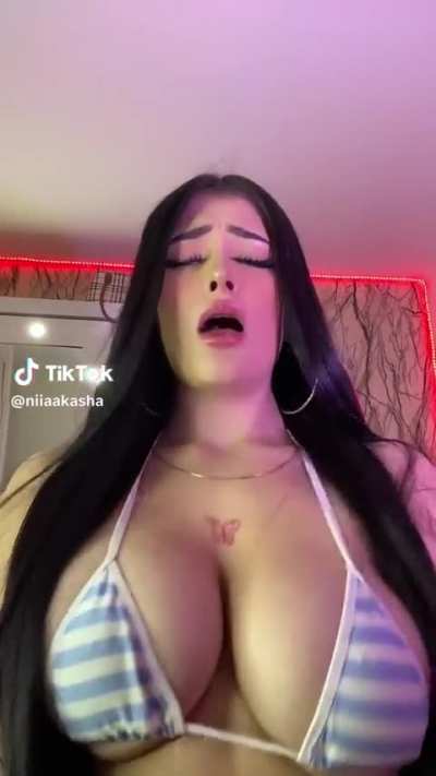 Those titsss