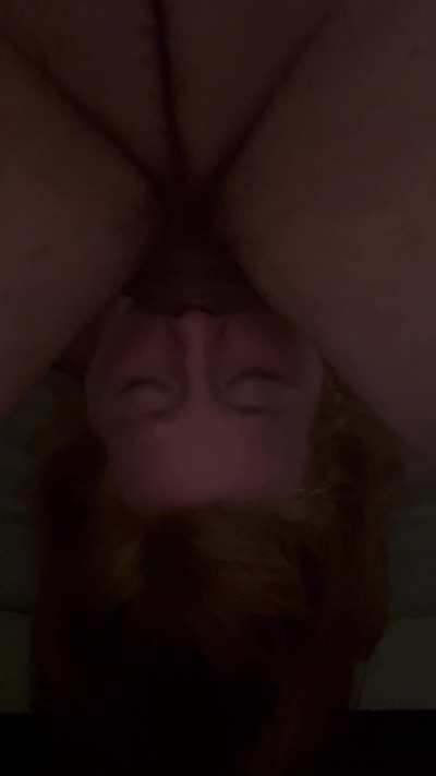 Love hanging my head off of the bed and letting him shove his cock down my throat 🤤
