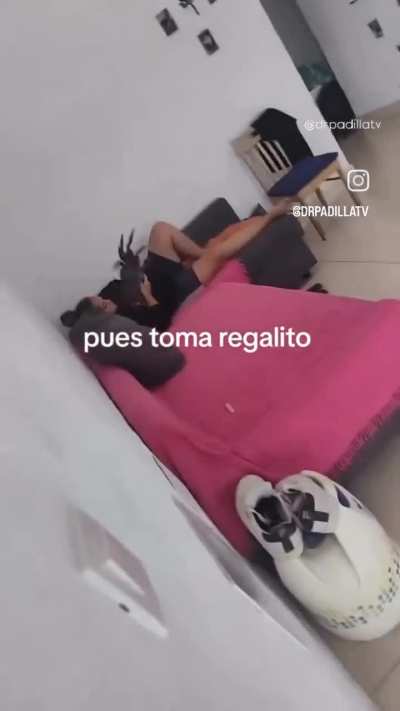 Encima se enoja