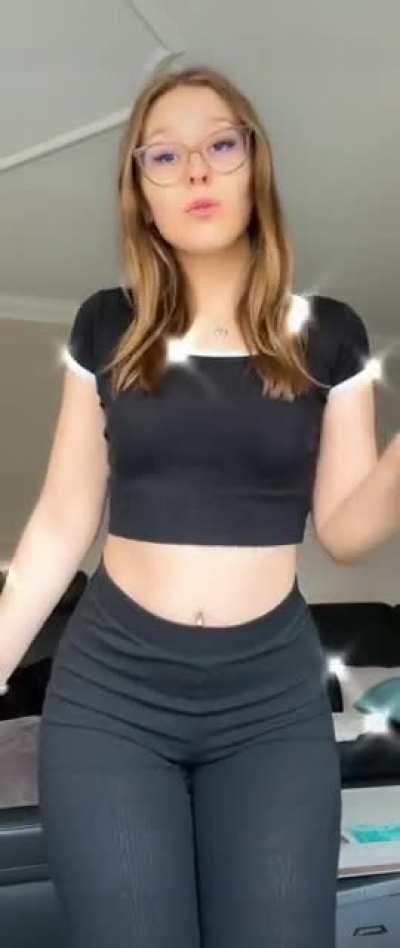 German TikTok thot Emmi 7.0 (WAIT FOR IT 🍑🍑!!)