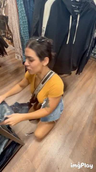 I sucked his cock in the dressing room 👅💦 then carried his hot load around the store for 5 minutes while teasing it in my mouth before swallowing 😮‍💨