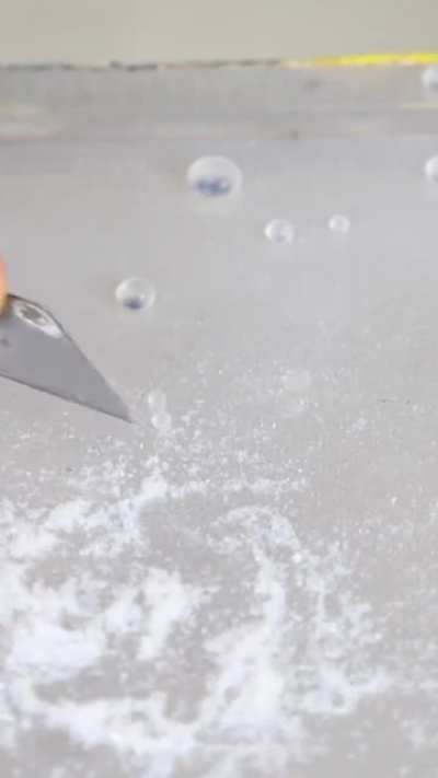 Hydrophobic water making dry water