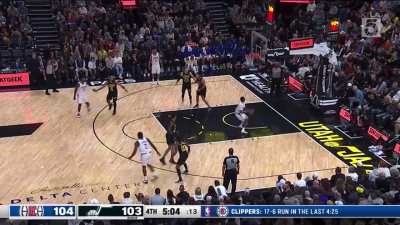 [Highlight] The Jazz forget to play defense as Kawhi finds a W.A.O Norman Powell for an easy deuce