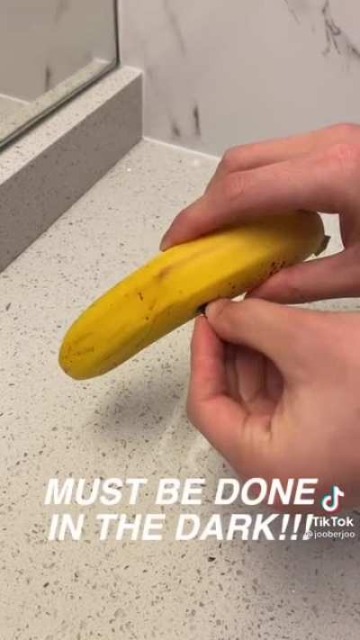 How to take a photo with a banana