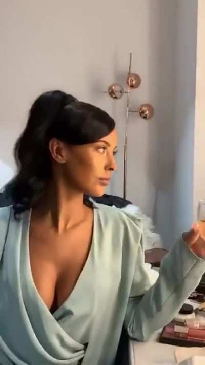Teen Awards dressing room GIF 02
