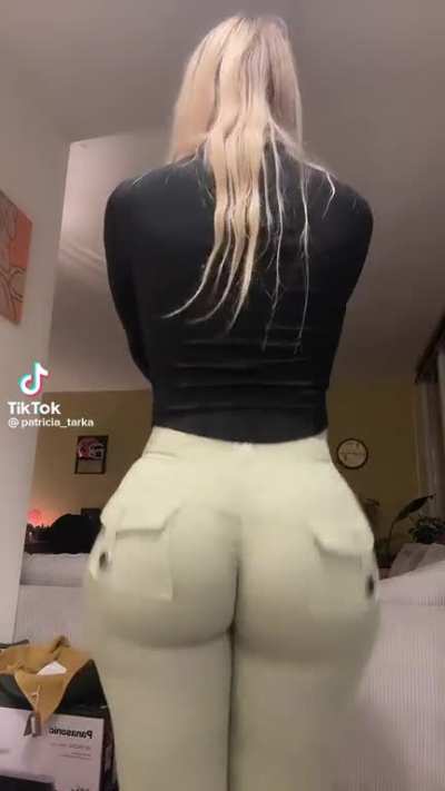 Girl thicker than a bowl of oatmeal!