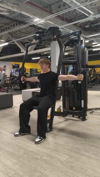 Form on Pec flyes (shoes on this time)