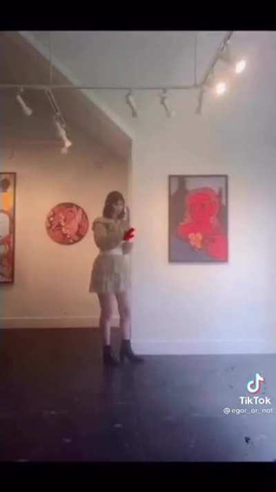 Dont touch the art