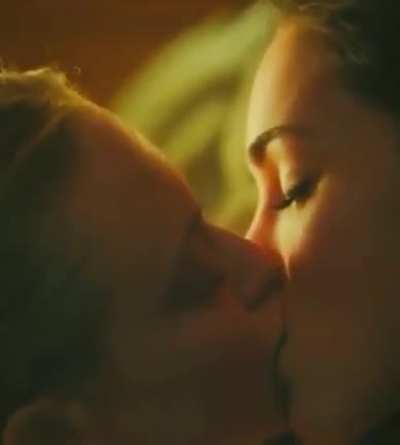 Megan Fox & Amanda Seyfried hot Scene