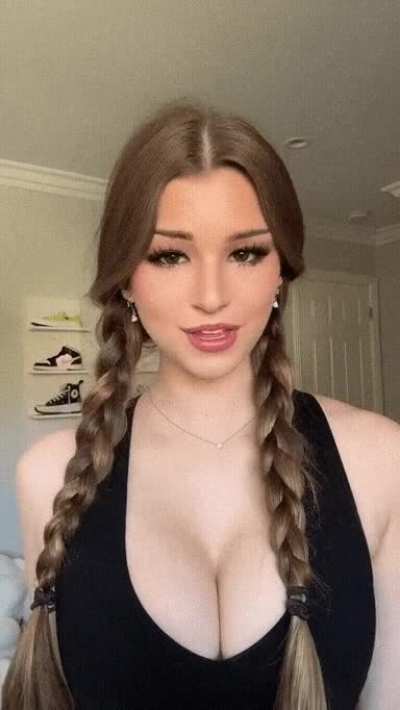 Brooke Monk love showing off her tits