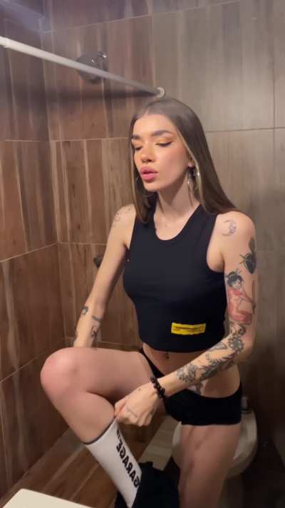 I'm sending my most viewed raw sex vid to every guy who upvotes and writes YES