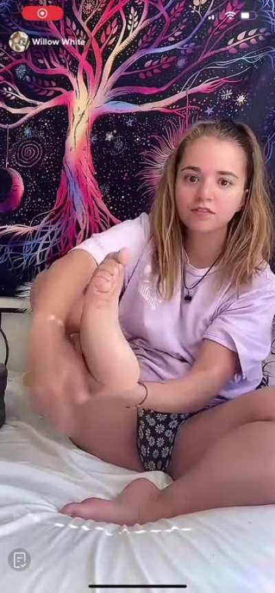 Short video, but I love this cuties soles!! - wondrous_willow