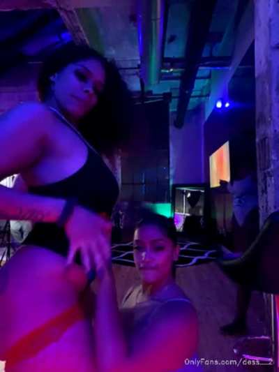 model: SoumZ<wbr>dJzKI<wbr>LrFVP<wbr>. DM to BUY Folders