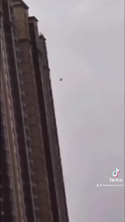 People in shanghai do not have food due to insanely strict lockdown; many suicides (trigger warning)