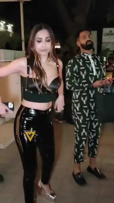 Hit Malaika in bralette and latex pantsâ¦ ðð<wbr>