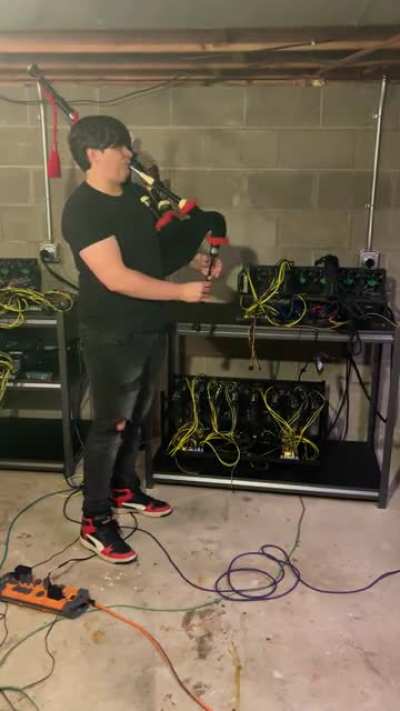 Powering down last ETH mining rig the only proper way….With Bagpipes