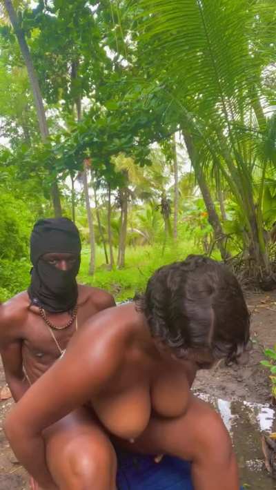 Hey guys check out my OUTDOOR RAINFOREST NEW SEX TAPE 🤫😉