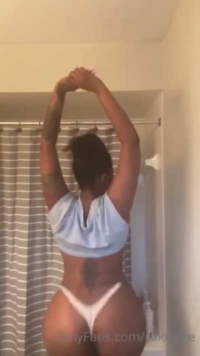 Kiss and clap