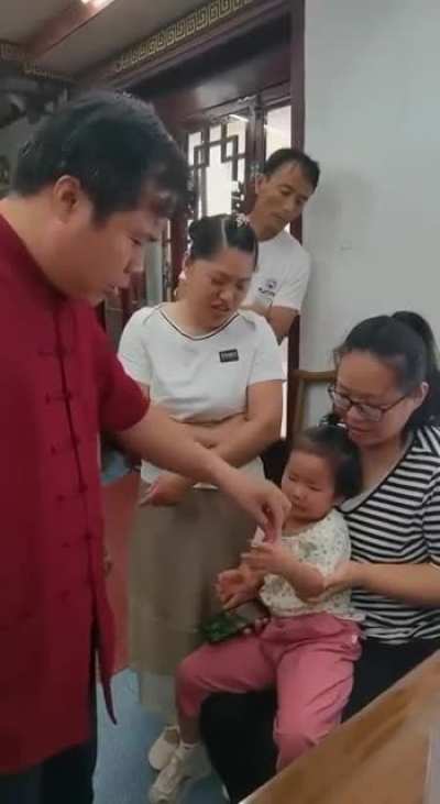 This doctor effortlessly resets a child's dislocated elbow before they could even react