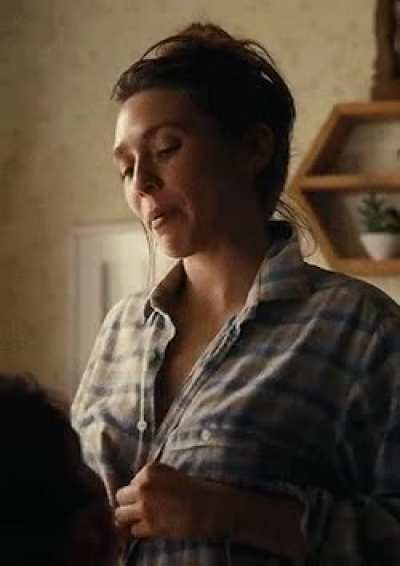 Elizabeth Olsen is such an timeless beauty of a queen