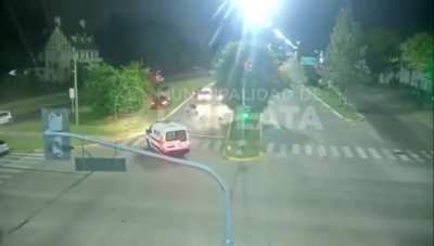 Woman thinks she is a Toretto and brutally blows up a motorcyclist (RIP)