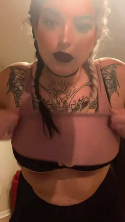 Time for a new bra, or nah?🤔