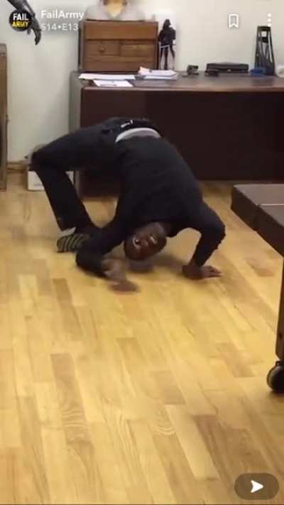 This dude’s flexibility