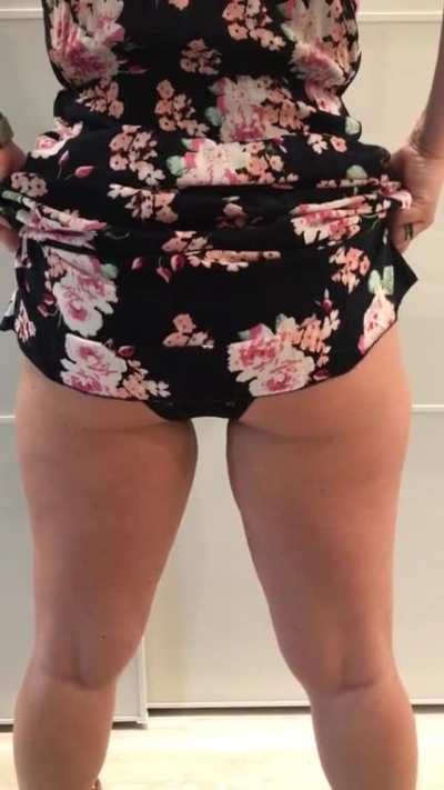 Dachtet ihr, ich trage nichts unterm Kleid? 😋 [f]