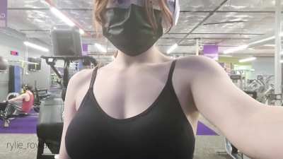 You have no idea how horny it makes me taking videos like this