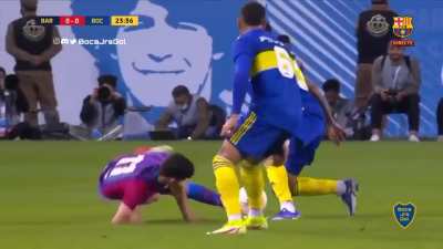 Nice nutmeg from Almendra (Boca Juniors) vs. Barca