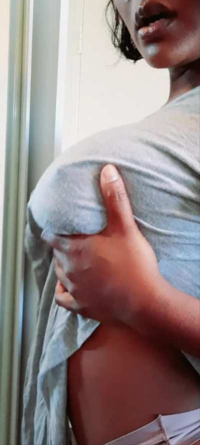 Hi I'm ebony<wbr>_sorc<wbr>eress busty milf