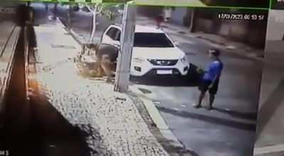 WCGW when you try to rob brazilian Jackie Chan