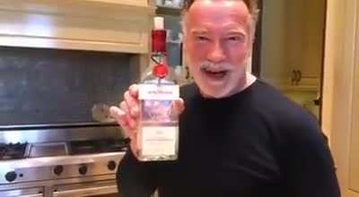 Schwarzenegger after workout protein blend/Шварценеггер после тренировки протеиновая смесь. ( Гугл перевод )
