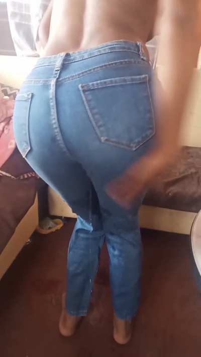 Who wants to cum in my wet jeans?