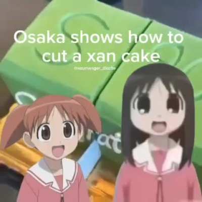 Osaka shows how to cut a xan cake