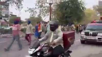 Here we go again. Angry Khalistani protest in support of #AmritPalSingh, who was just recently arrested. This will be anything but a peaceful protest. : GOON
