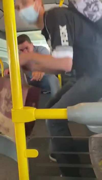 А был бы в маске, полы бы не запачкал.
