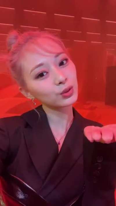 220830 TWICEtagram Update - 🦌Talk that Talk L-O-V-E💕 (Tzuyu)