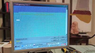 23+ Year Old HDD Defrag. So mechanical!
