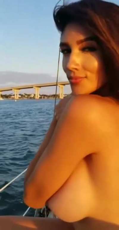 Side boob