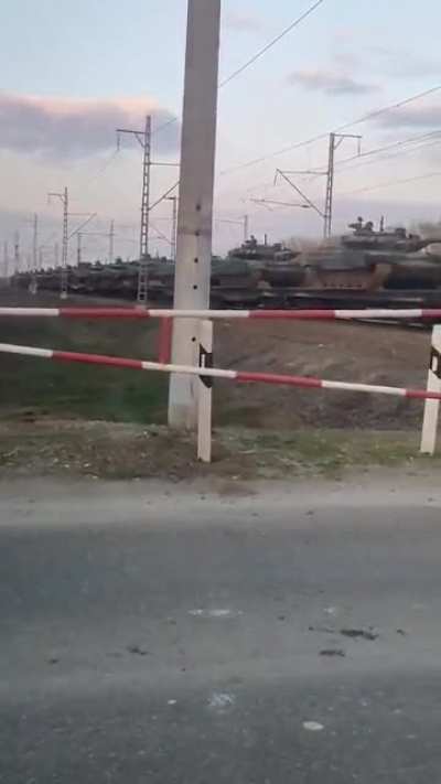 More video of Russian military equipment on the more towards Ukraine