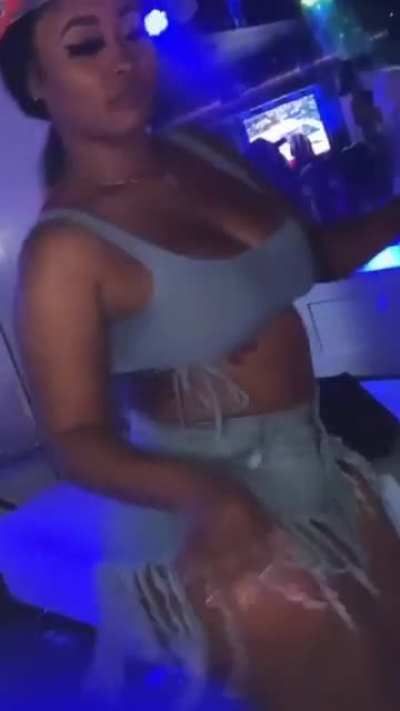 Turning Up 🍑🤤😻😍❤<wbr>️