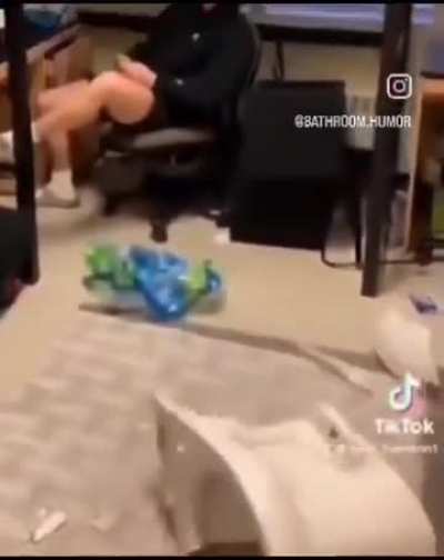 Ru🚽e