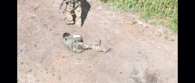 A killing favor from a comrade 