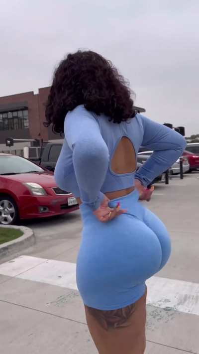 Cakes Out !