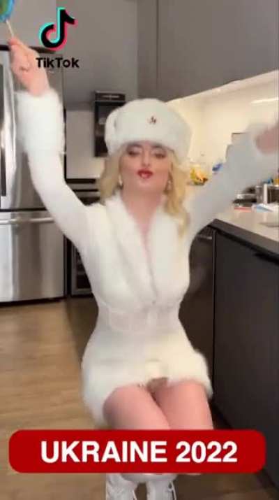 Sarah Sherman knows how sexy she is
