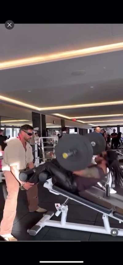 59 yr old Lenny Kravitz at the gym in leather pants and sun glasses 