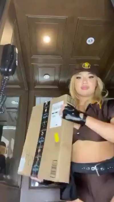 Who want her to deliver your order😍🔥
