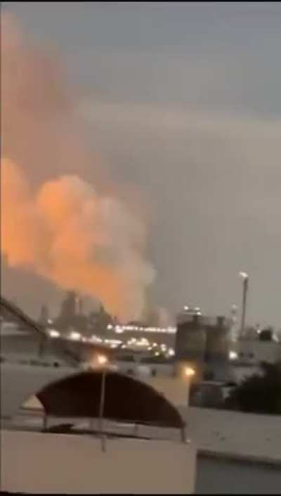 Iran strikes at Baharin's biggest oil refinery