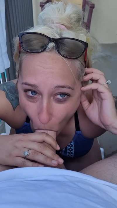 Blowjob on the balcony while the towels dry
